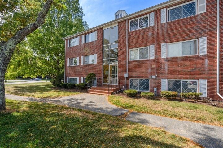 Property Photo:  25 Fernview Avenue 8  MA 01845 