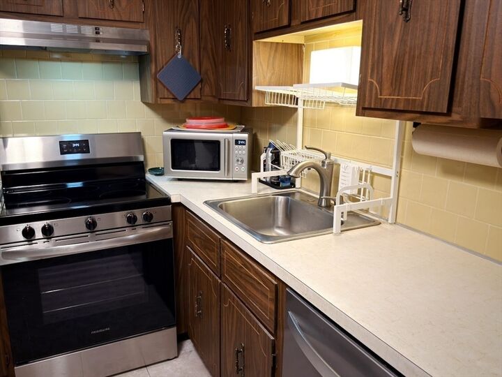 Property Photo:  42 Swanson Ct 14A  MA 01719 