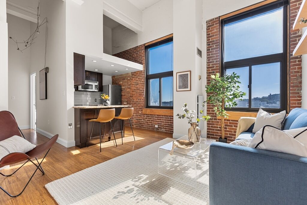 Property Photo:  320 W 2nd St 502  MA 02127 