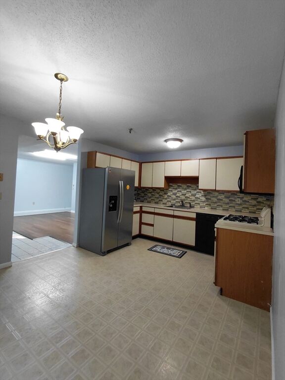 Property Photo:  124 Tennis Plaza Rd 51  MA 01826 