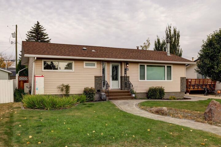 409 12 Street E  Drumheller AB T0J 0Y5 photo