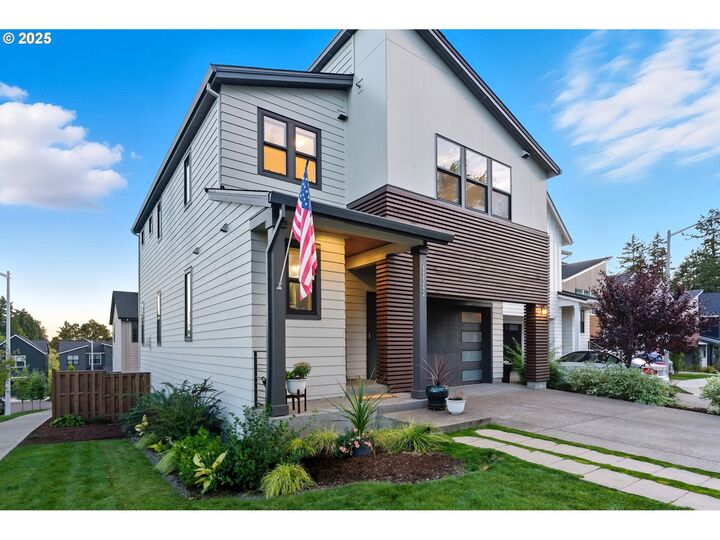 Property Photo:  11542 NW Kearney St  OR 97229 