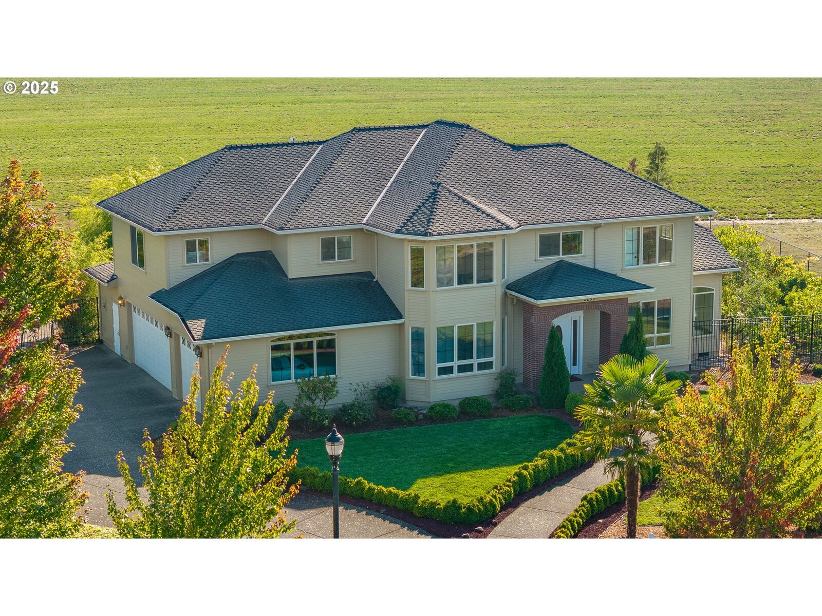 Property Photo:  2250 SW Homer Ross Loop  OR 97128 