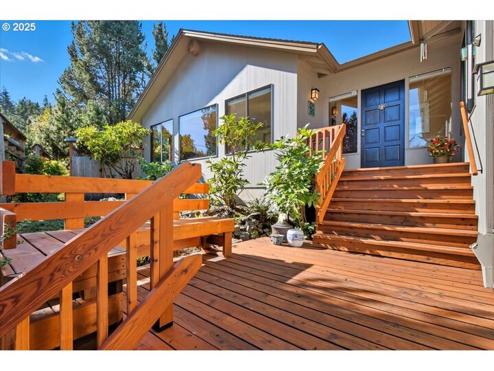 Property Photo:  2635 SW Sherwood Pl  OR 97201 