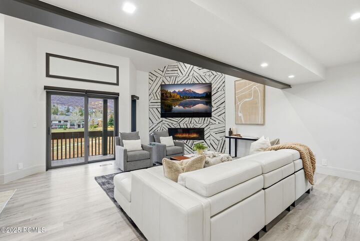 Property Photo: 1551 Lakeside Circle UT 84060