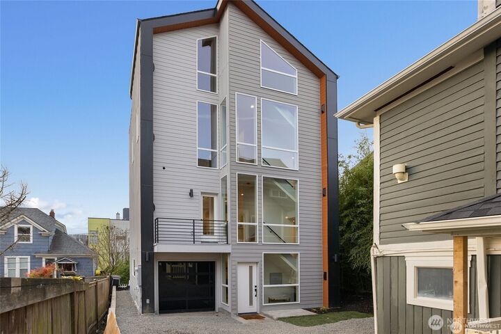 Property Photo:  209  15th Avenue B  WA 98122 