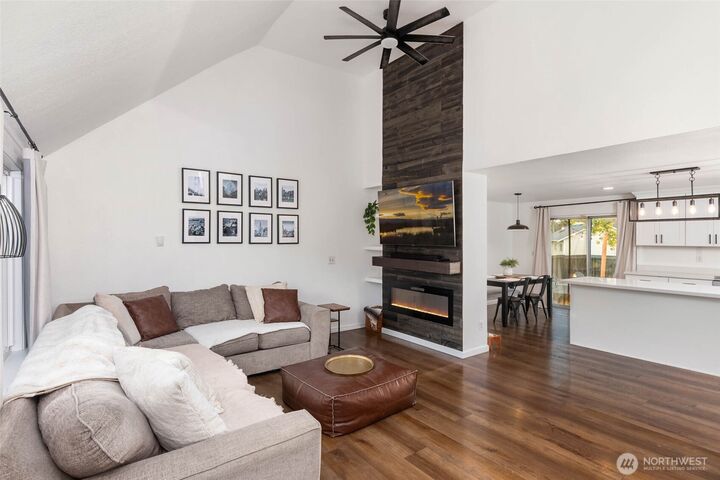 Property Photo: 1659 S 245th Place WA 98198