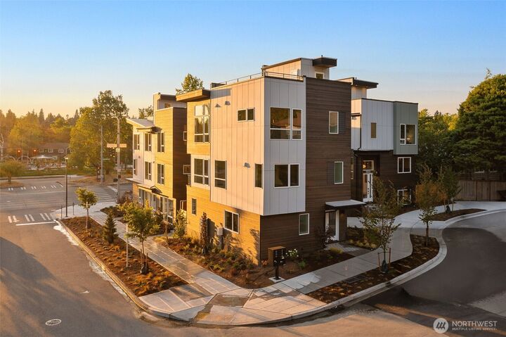 4302 NE 52nd Street  Seattle WA 98105 photo