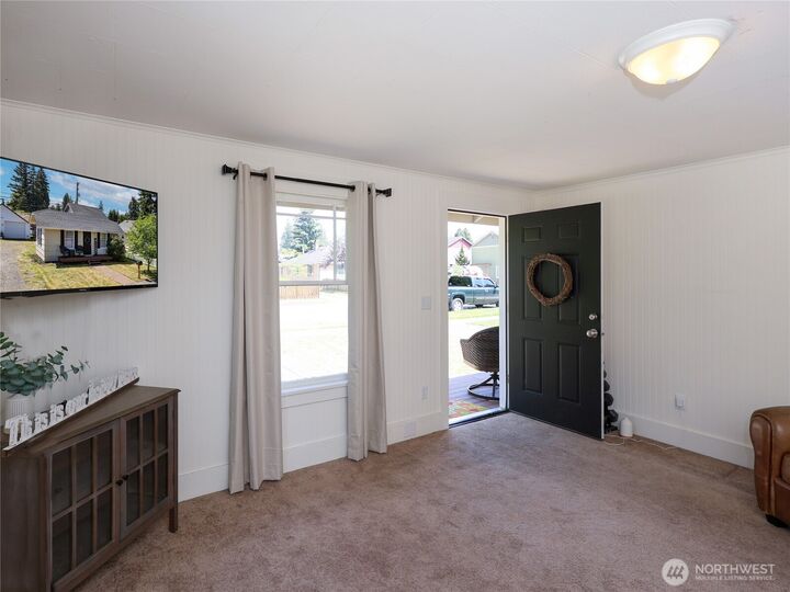 Property Photo:  318 S French Avenue  WA 98223