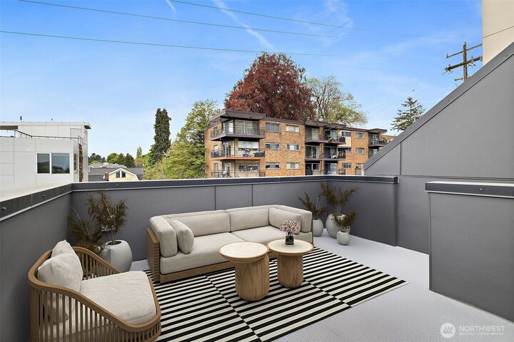 Property Photo:  1211 E Mercer Street  WA 98102 