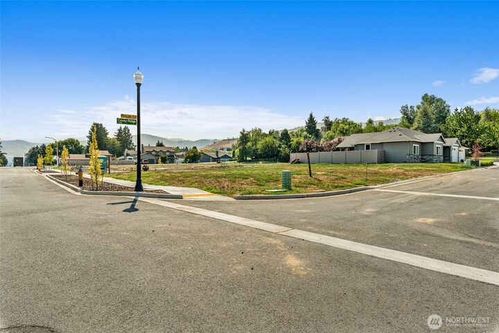 Property Photo:  2140  Covey Ridge Lane  WA 98801 