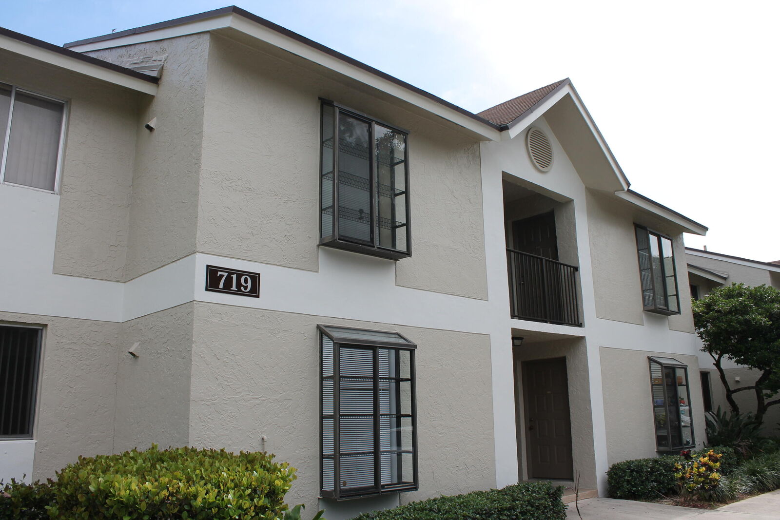 Property Photo: 719 Gardens Drive 202 FL 33069