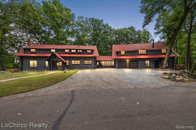 Property Photo: 8646 Thendara Boulevard MI 48348