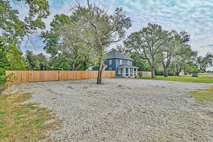 Property Photo: 138 SW 100th St. KS 67010