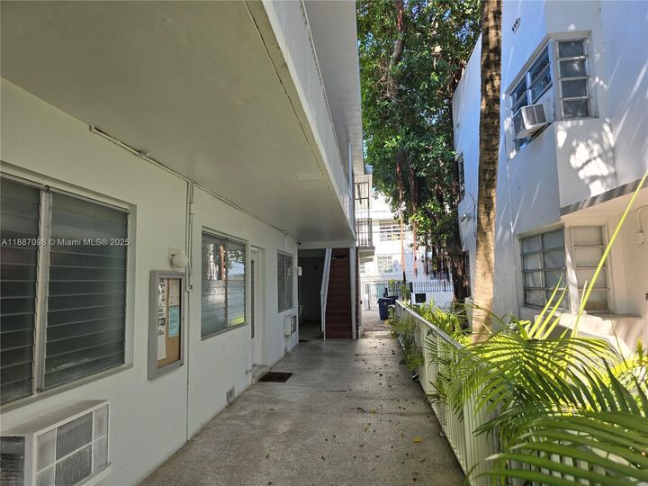 Property Photo: 835 Meridian Ave 4 FL 33139