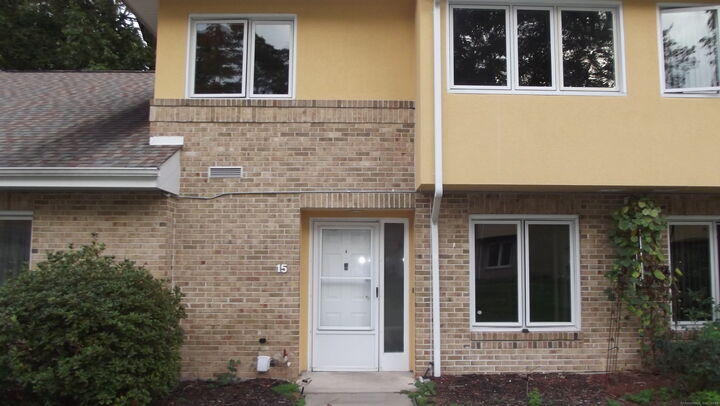 Property Photo:  46 Saint James Street 15  CT 06040