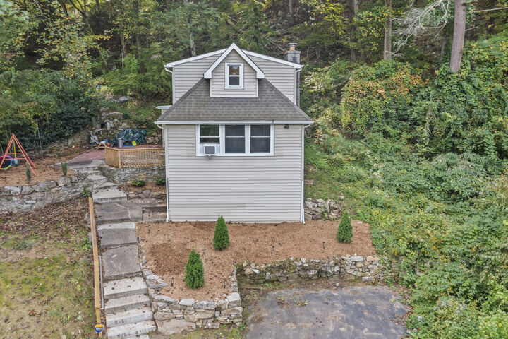 Property Photo:  199 Riverside Road  CT 06482