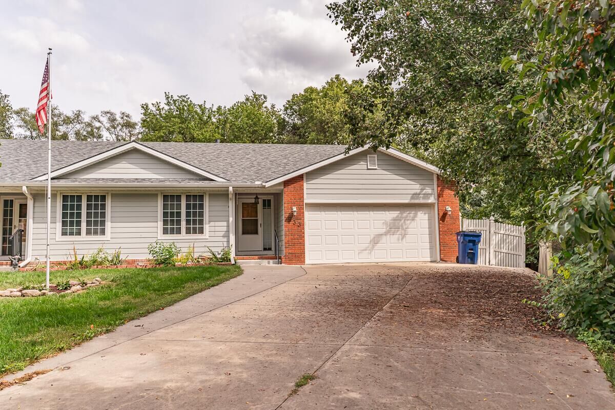 Property Photo:  933 E Ridge Drive  IA 51551 