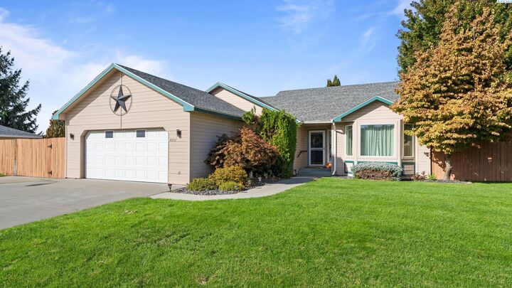 Property Photo: 4407 Sinai Dr WA 99301