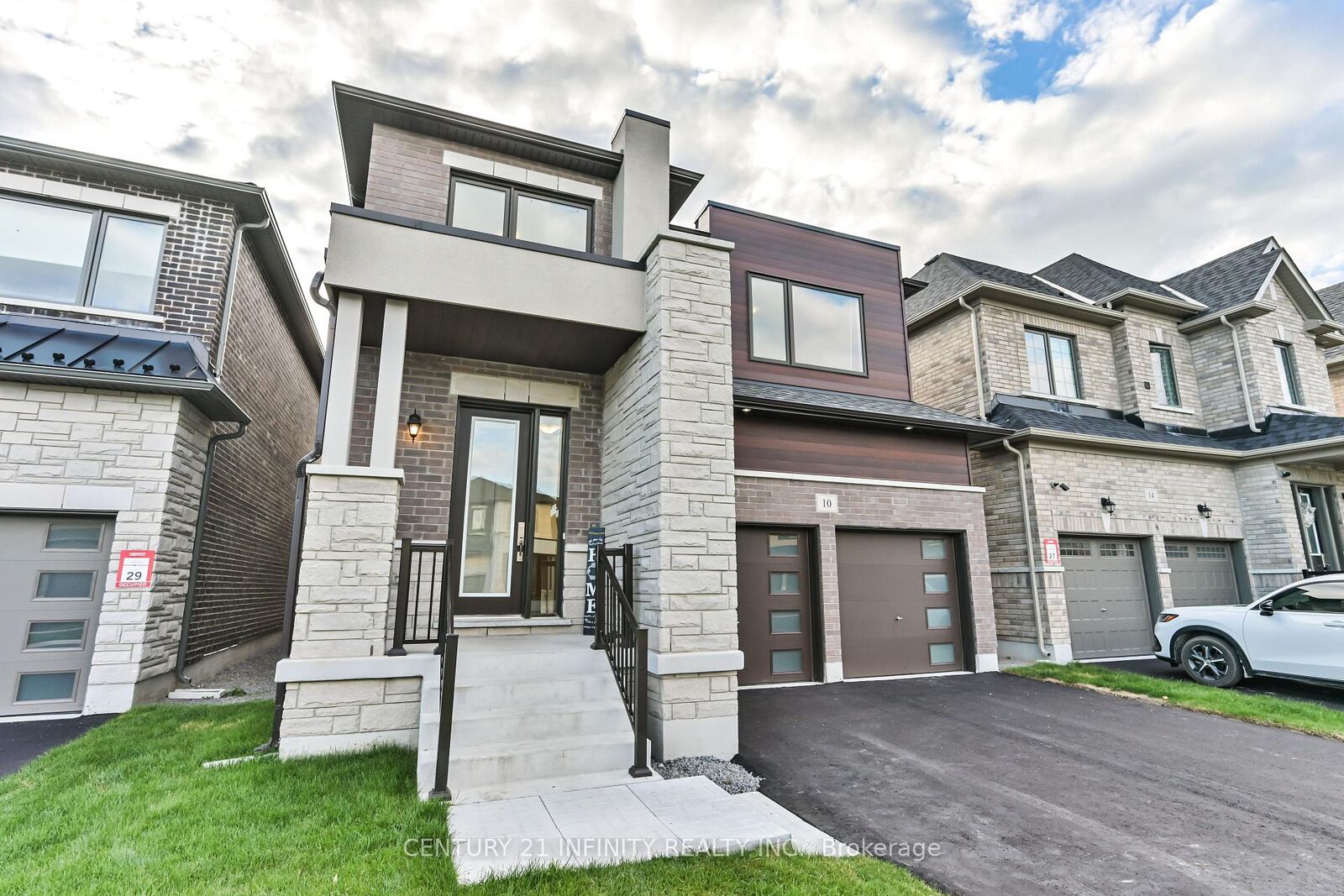 Property Photo:  10 Hoad Street  ON L1B 0W1 
