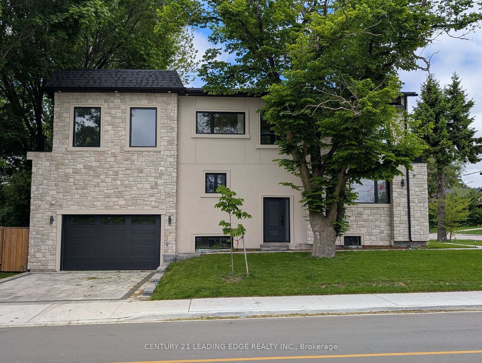 Property Photo:  50 Dorset Road  ON M1M 2S7 
