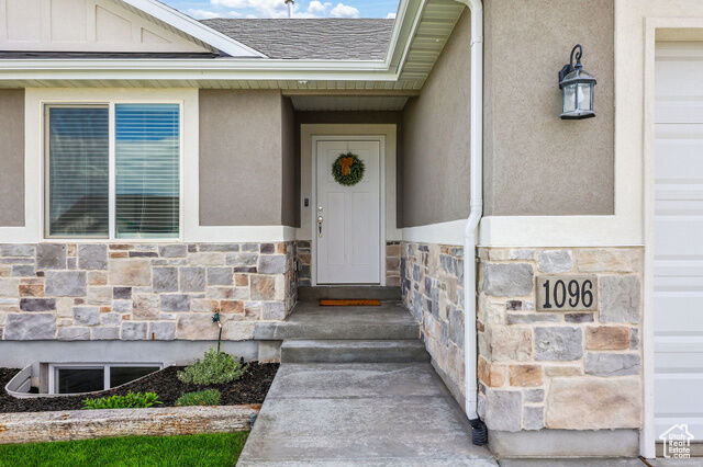 Property Photo: 1096 N 340 W UT 84074