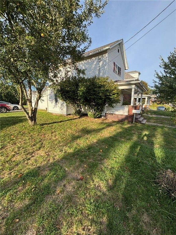 Property Photo:  966 W Ridge Ave  PA 16150