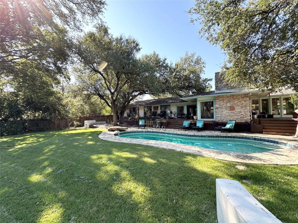 Property Photo:  400 Juniper Road  TX 78746 