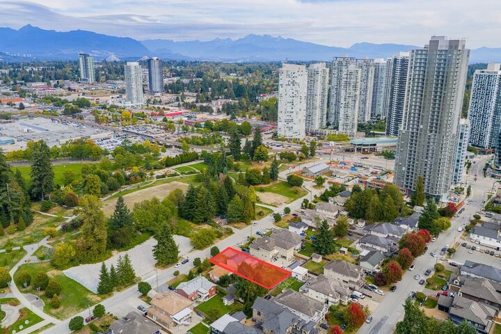 Photo de la propriété: 13466 98B Avenue BC V3T 1E3
