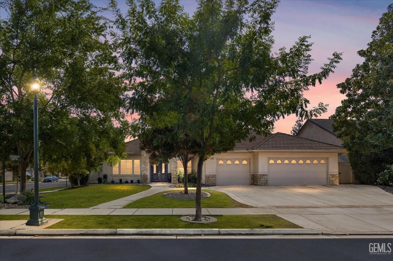 Property Photo: 10709 Whitburn Street CA 93312