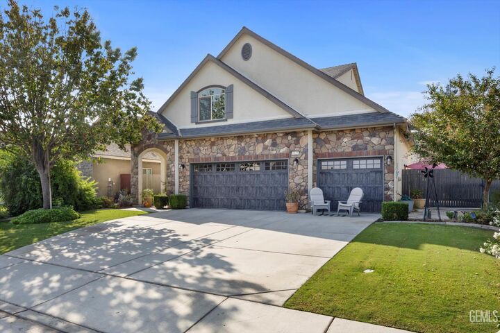 Property Photo:  6115 Cape Cod Avenue  CA 93313 