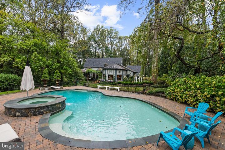 Property Photo:  10205 Cedar Pond Drive  VA 22182 
