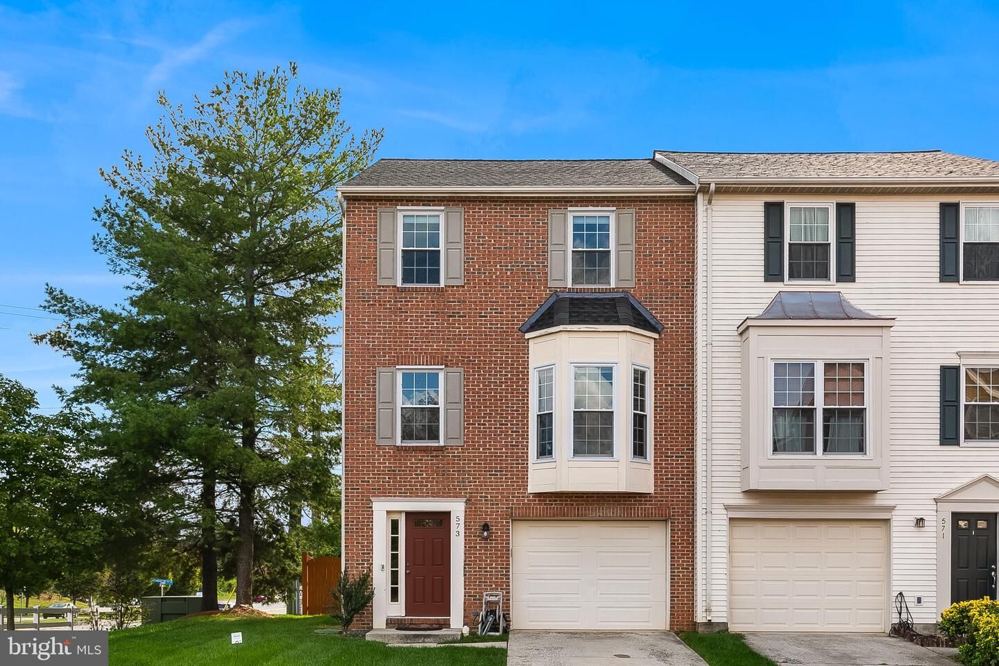 Property Photo:  573 Tuliptree Square NE  VA 20176 