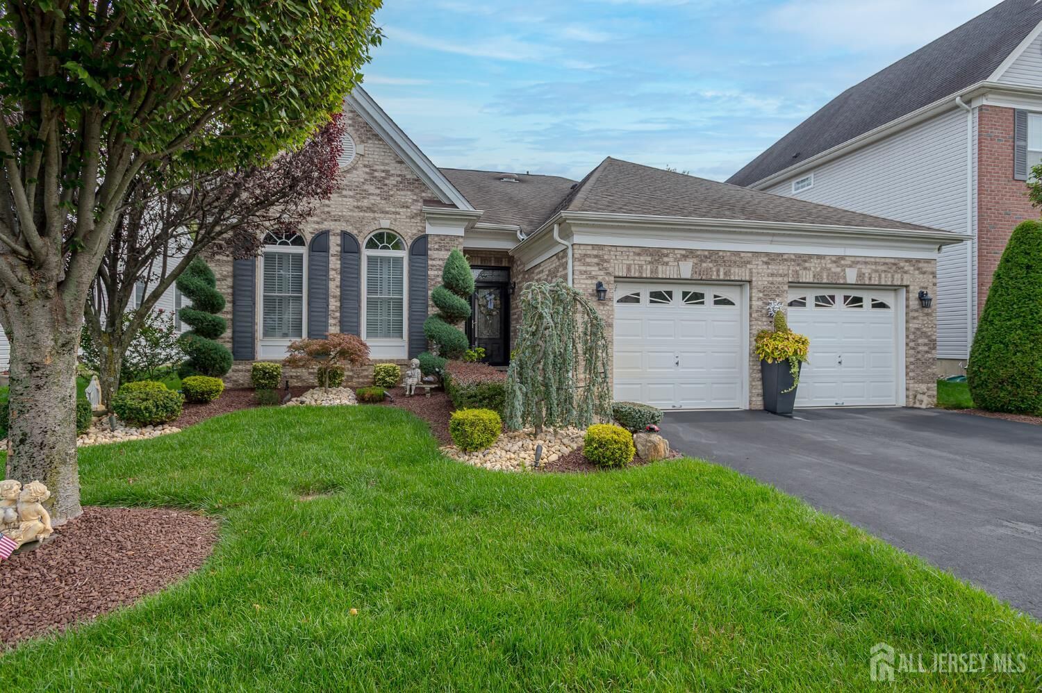 Property Photo:  44 Kings Mill Road  NJ 08831 