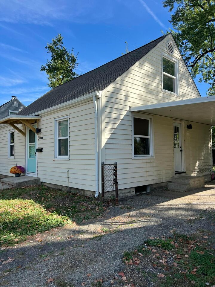Property Photo:  2488 McGuffey Road  OH 43211 