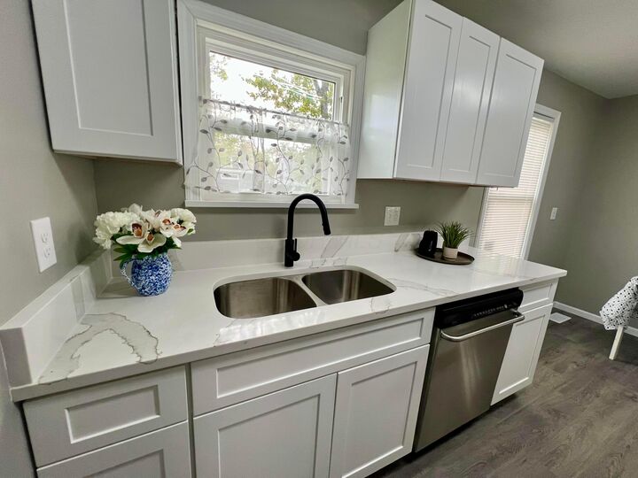 Property Photo:  2488 McGuffey Road  OH 43211 