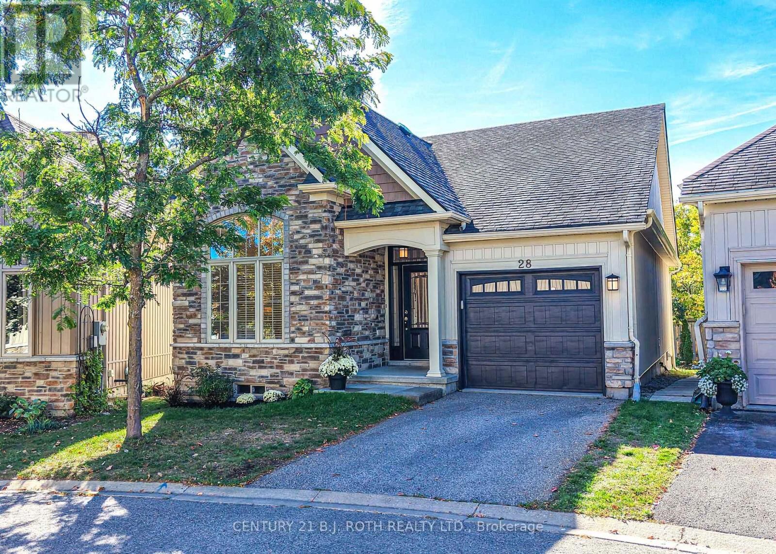 Property Photo:  28 Canterbury Circle  ON L3V 0C9 