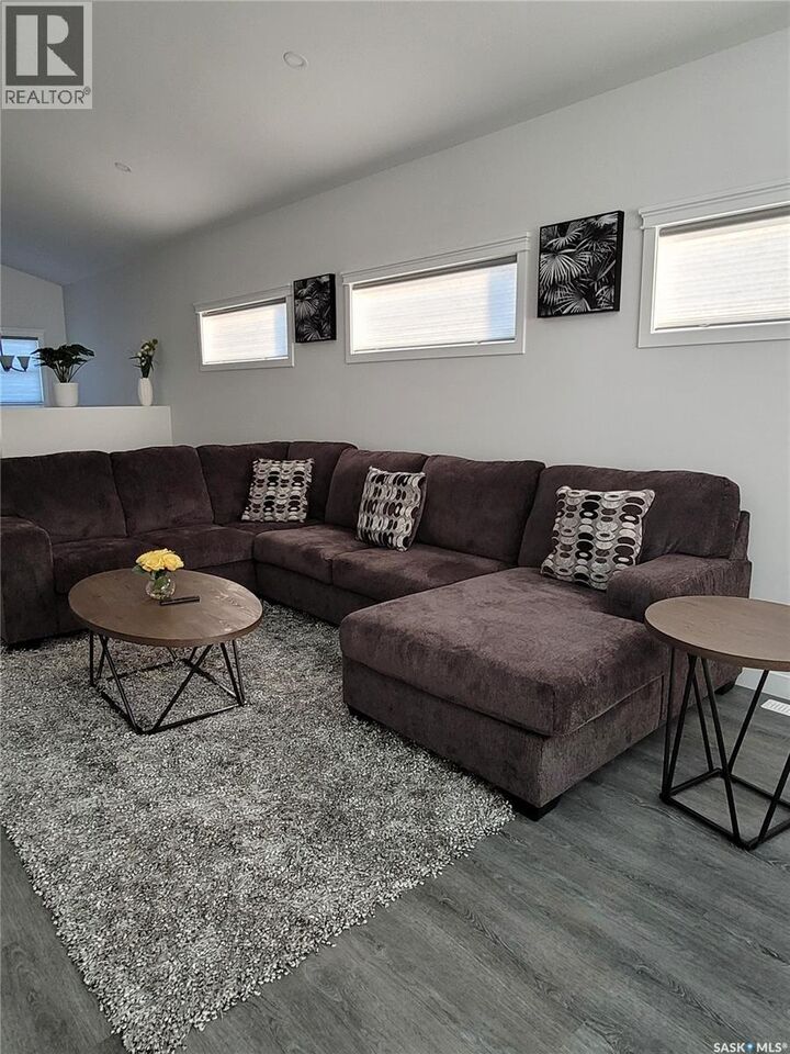 Property Photo:  539 Ells Crescent  SK S7L 6K8 