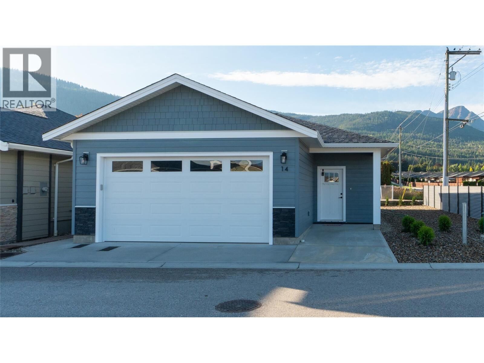Property Photo: 1330 10 Street Southwest 14 BC V1E 1T2