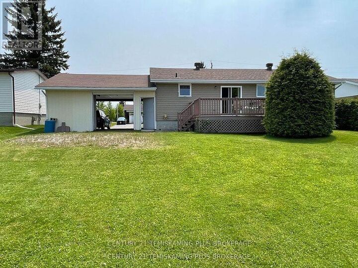 Photo de la propriété:  327 Crystal Crescent  ON P0J 1P0 