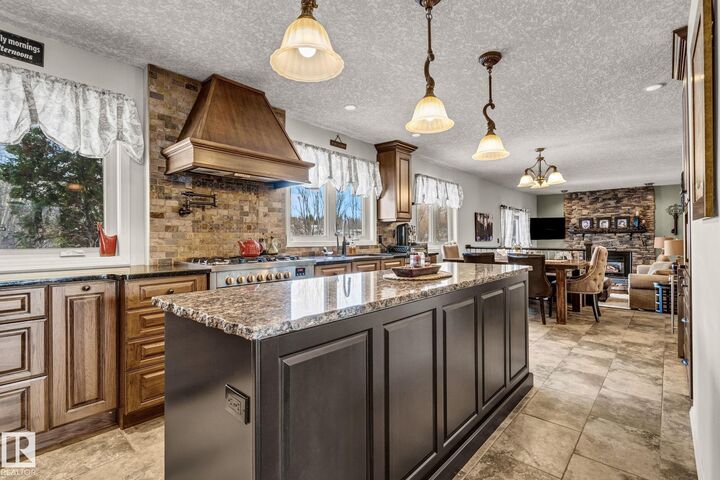 Property Photo:  14-54006 Rge Rd 274  AB T7X 3S8 