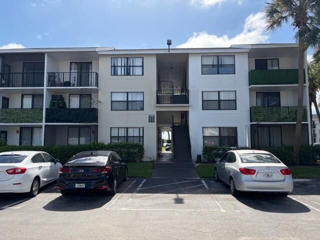 Property Photo:  728 Executive Center Dr  FL 33401