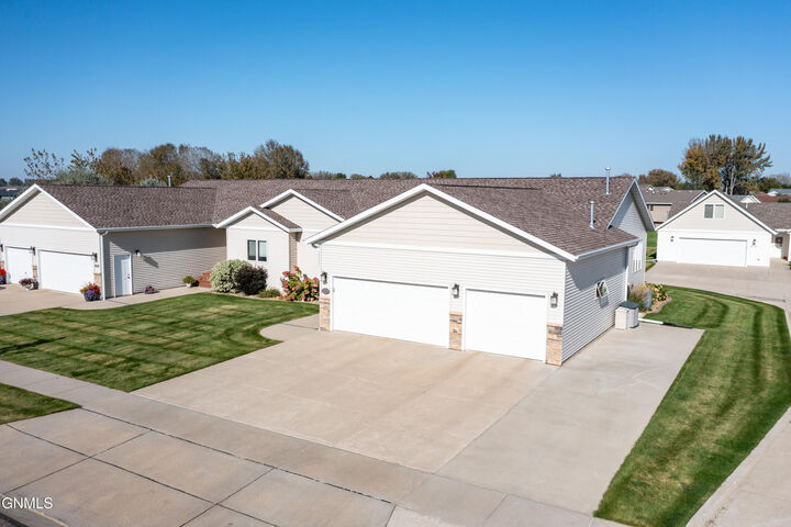 Property Photo: 804 Santa Fe Avenue ND 58504