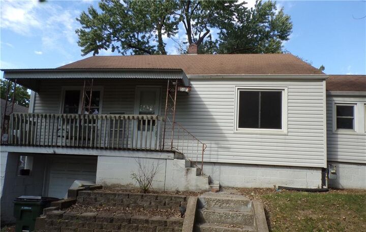 Property Photo:  1208 Olive Street  KS 66048 