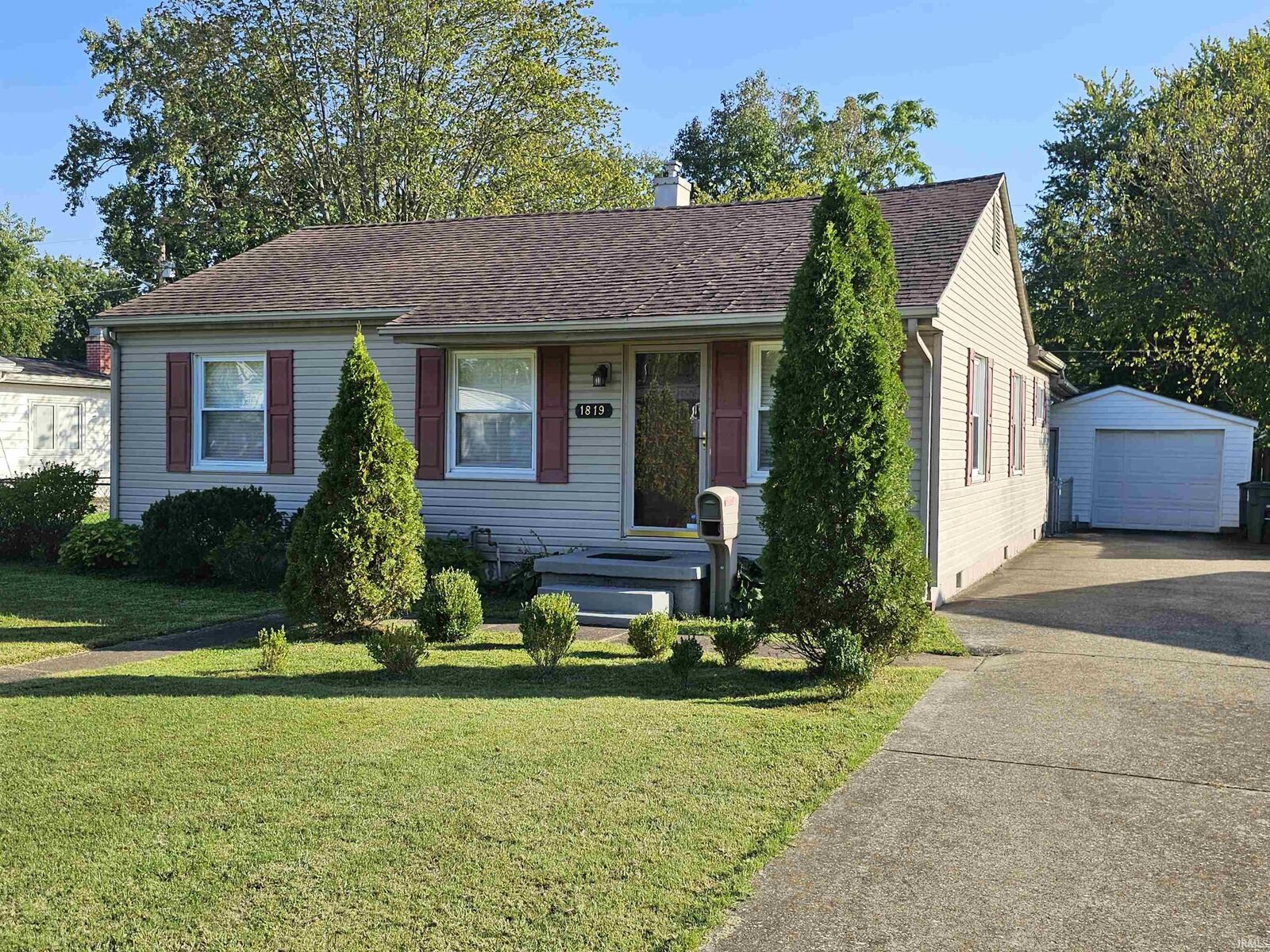 Property Photo:  1819 Waggoner Avenue  IN 47714 