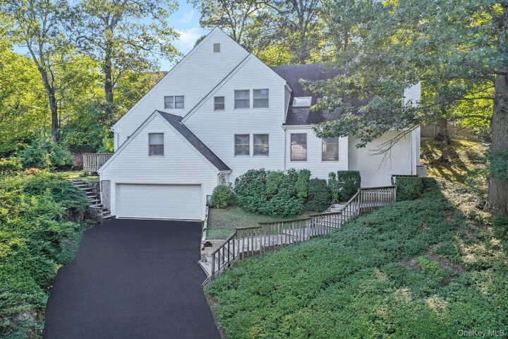 Property Photo:  125 Bramblebrook Road  NY 10502 