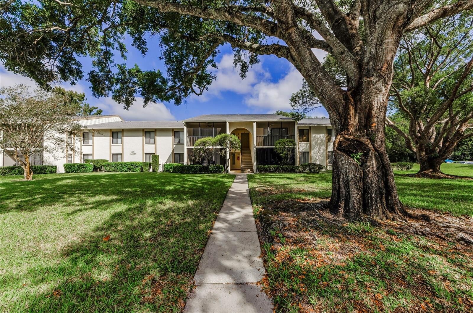 Property Photo:  3211 Lake Pine Way E H1  FL 34688 