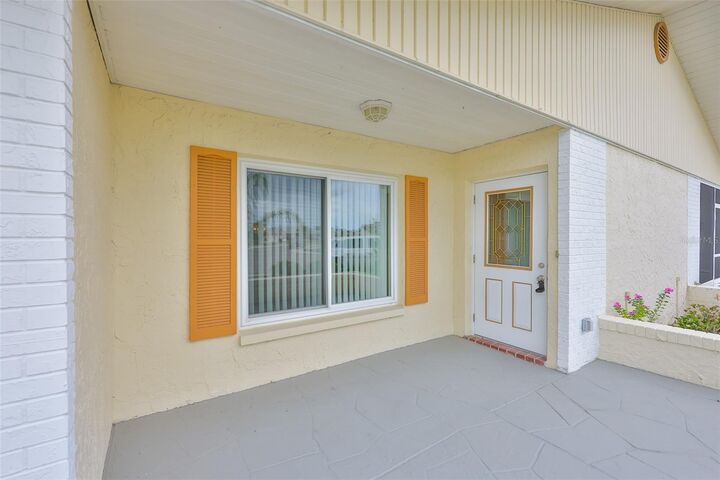 Property Photo:  206 Sola Lane  FL 33573 
