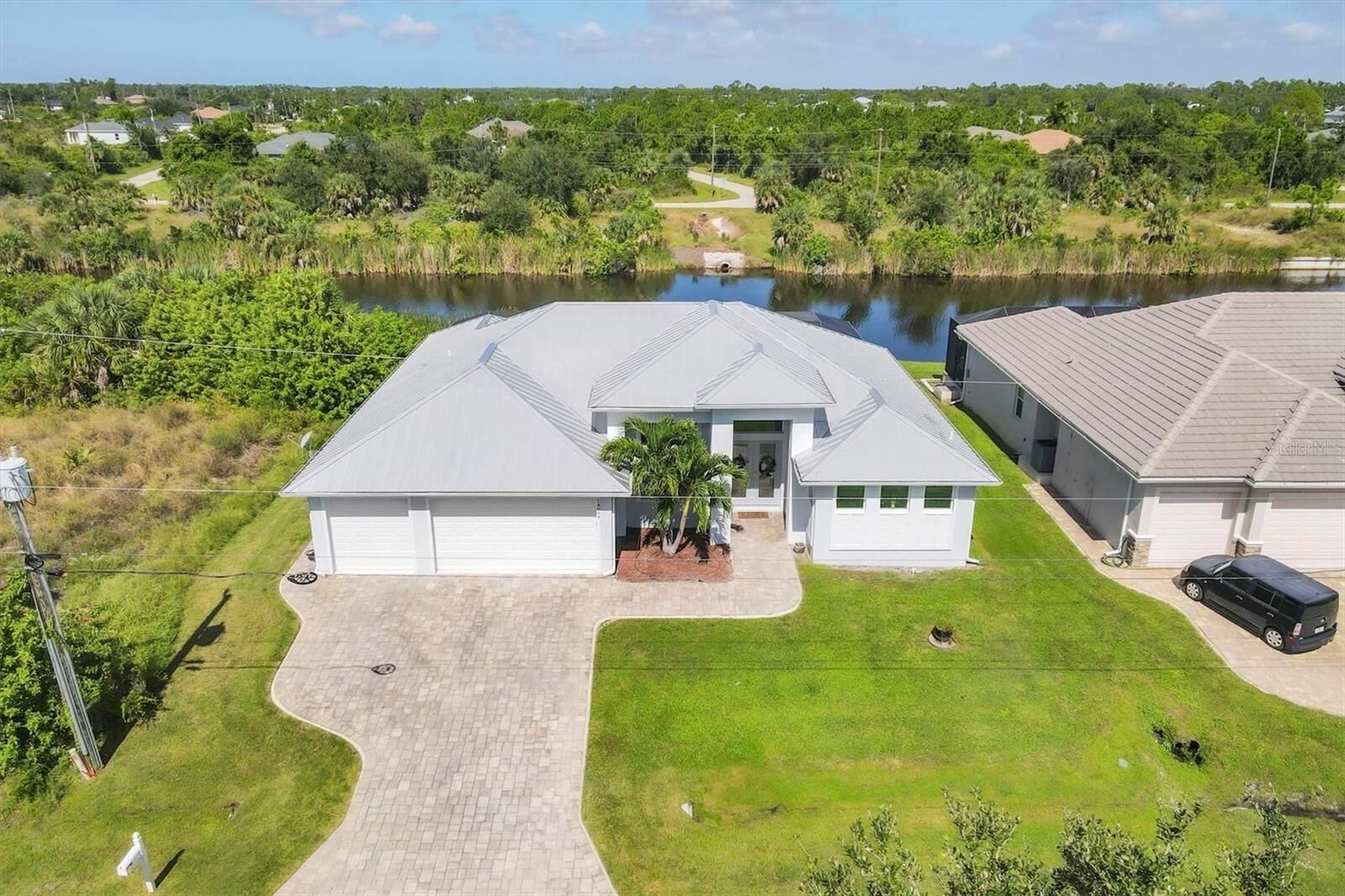 Property Photo: 14094 Edsel Drive FL 33981