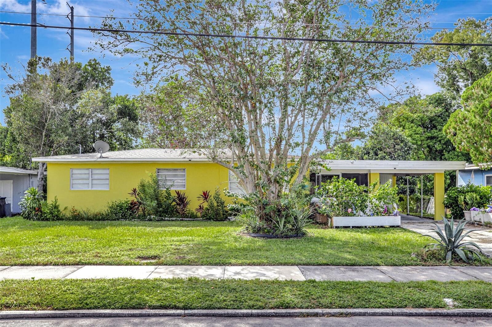 Property Photo:  120 Japonica Drive  FL 32807 